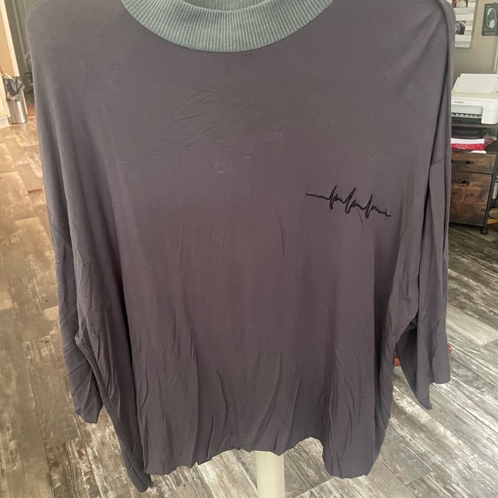 NWT, POL Gray Oversized Fit Top, Size Small, Very Soft Material- Feels amazing